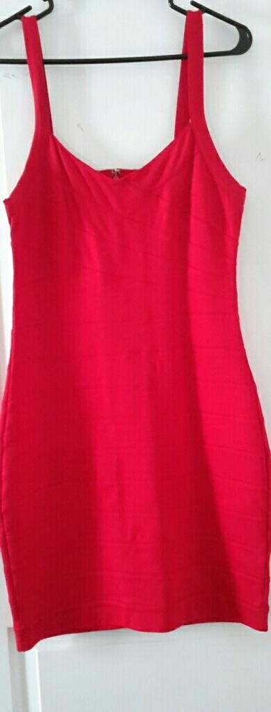 Red ribbed dress